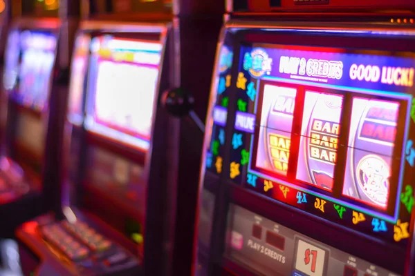 Expanded betting record showing live dealer blackjack hand with specific cards dealt, dealer hand outcome, and settlement amount